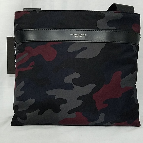 Michael Kors Handbags - NWT Michael Kors crossbody